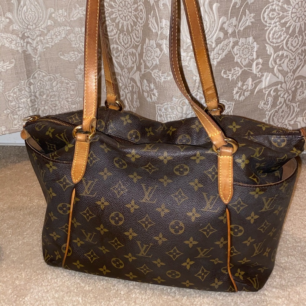 Louis Vuitton MM totally
